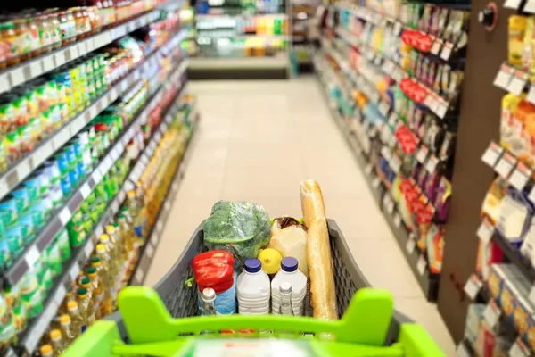 Marcas próprias avançam no Brasil e se consolidam como frente estratégica do varejo alimentar